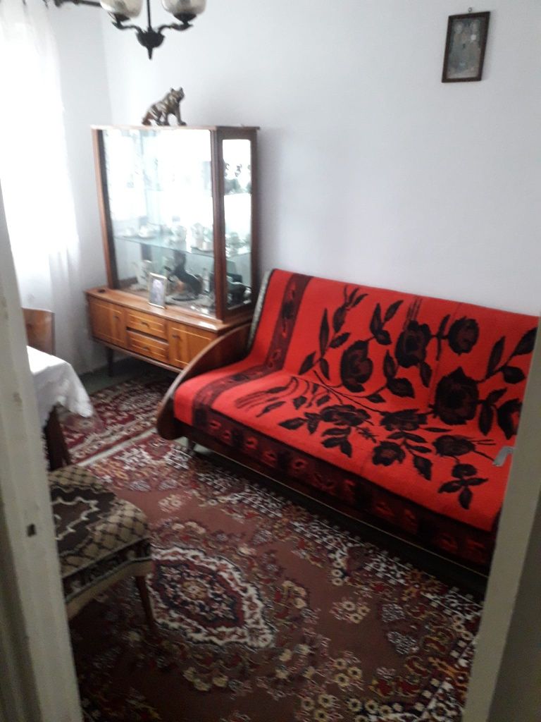 Apartament 3 camere semidecomandat zona Diana,  Plopeni, Prahova