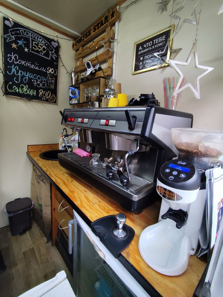 Продам кофейню кофе с собой,кофемашина SIMONELLI