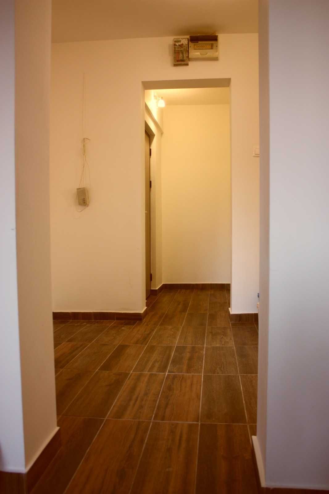 Inchiriez apartament cu 3 camere