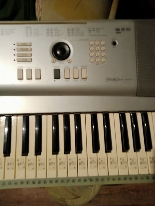 Синтезатор. Б/у.