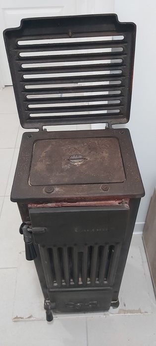 Sobă șamotată cu burlane, coturi și radiator de căldură