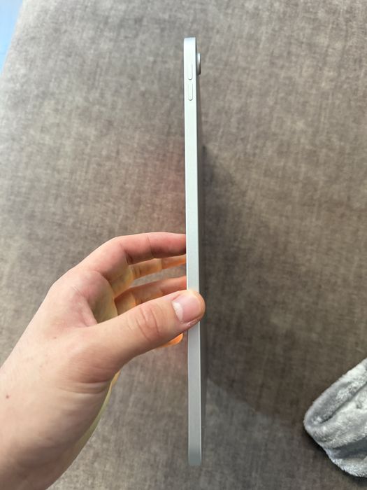 iPad 10.9 (10th gen) 2022 model A2696