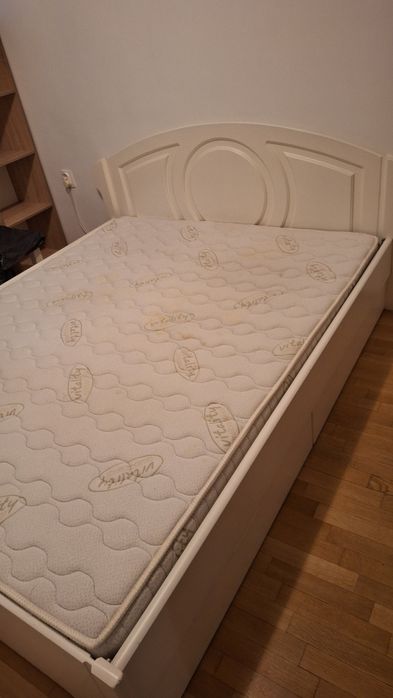 Продавам спалня с матрак