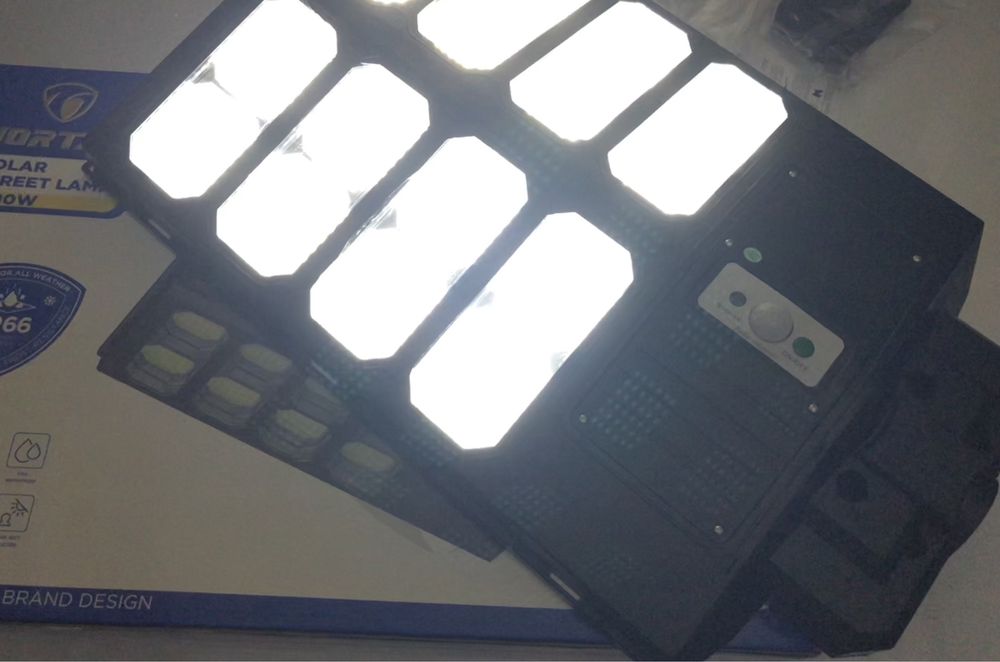 Proiector Lampa Solara 1600w 6500K 16 Zone 580Led Autonomie 20h IP 66