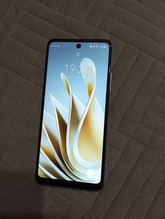 Продам Zte Nubia V60 6/256gb 4G