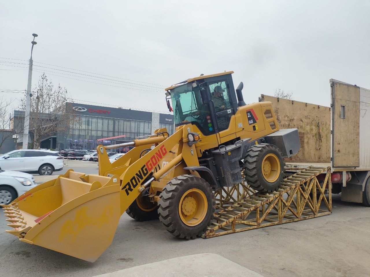Погрузчик 1,5кублик 92кватт 125от кучи