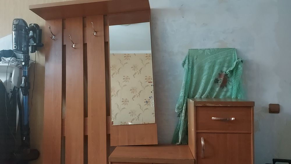 Продам прихожую.