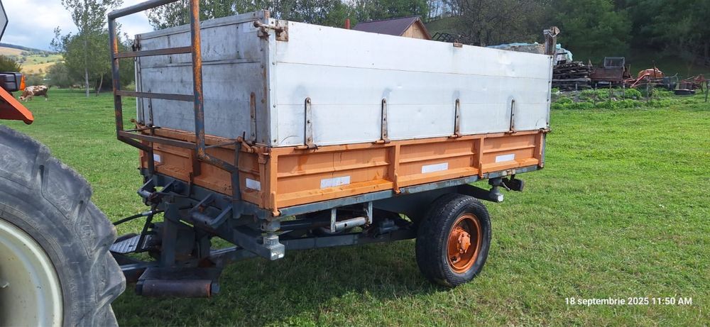 Remorca basculabila pe 3 parti