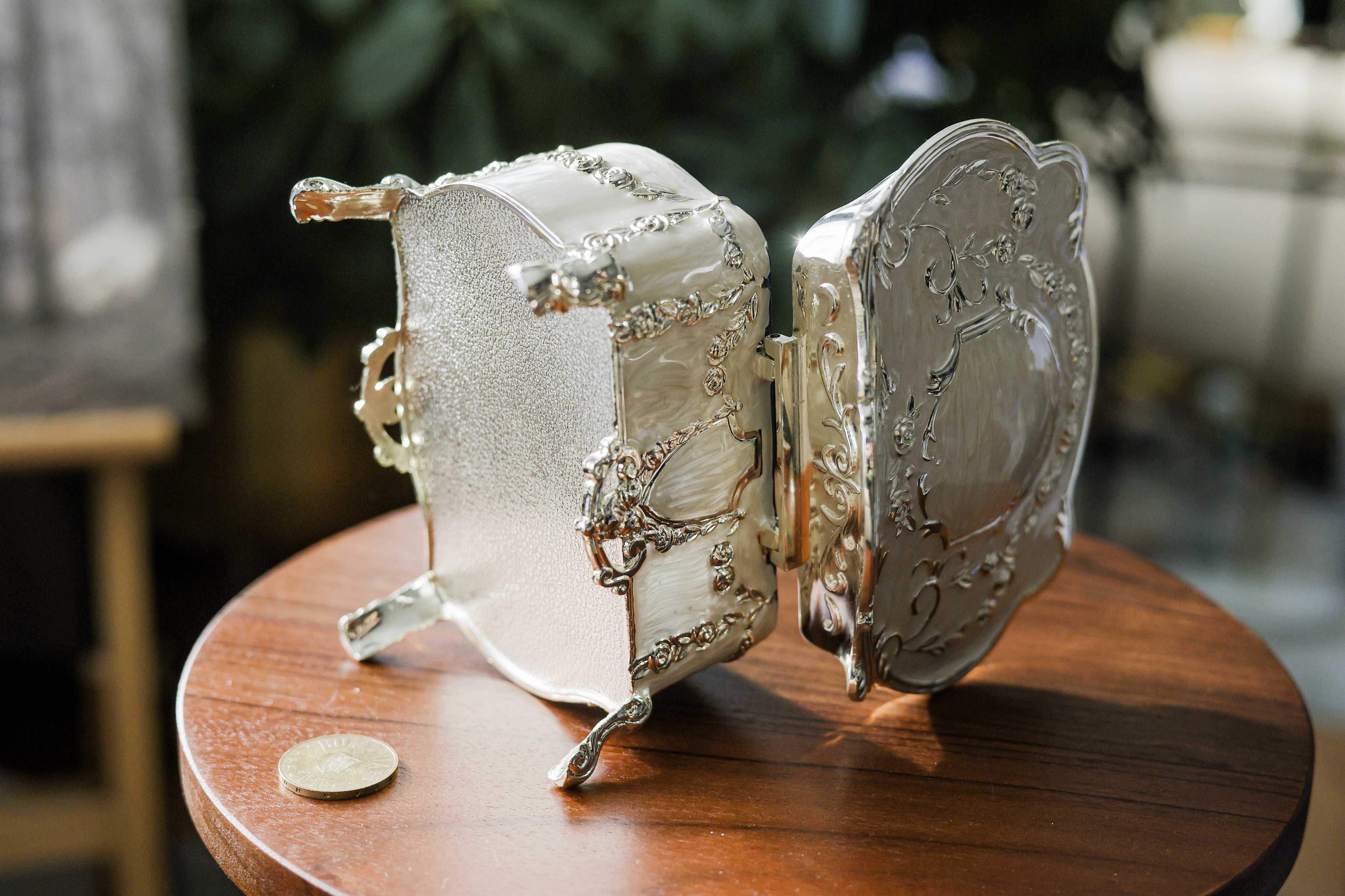 cutiuta cutie caseta bijuterii retro chic argintie emailata perlata