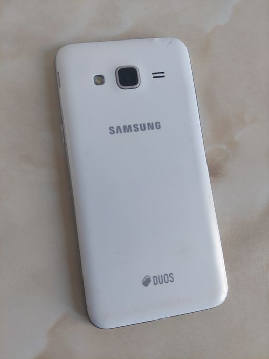 Vând Samsung Galaxy J3 2016 White (alb perlat) [în stare foarte bună]