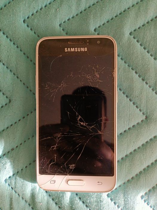 Продаю телефоны в рабочем состоянии . Срочно.