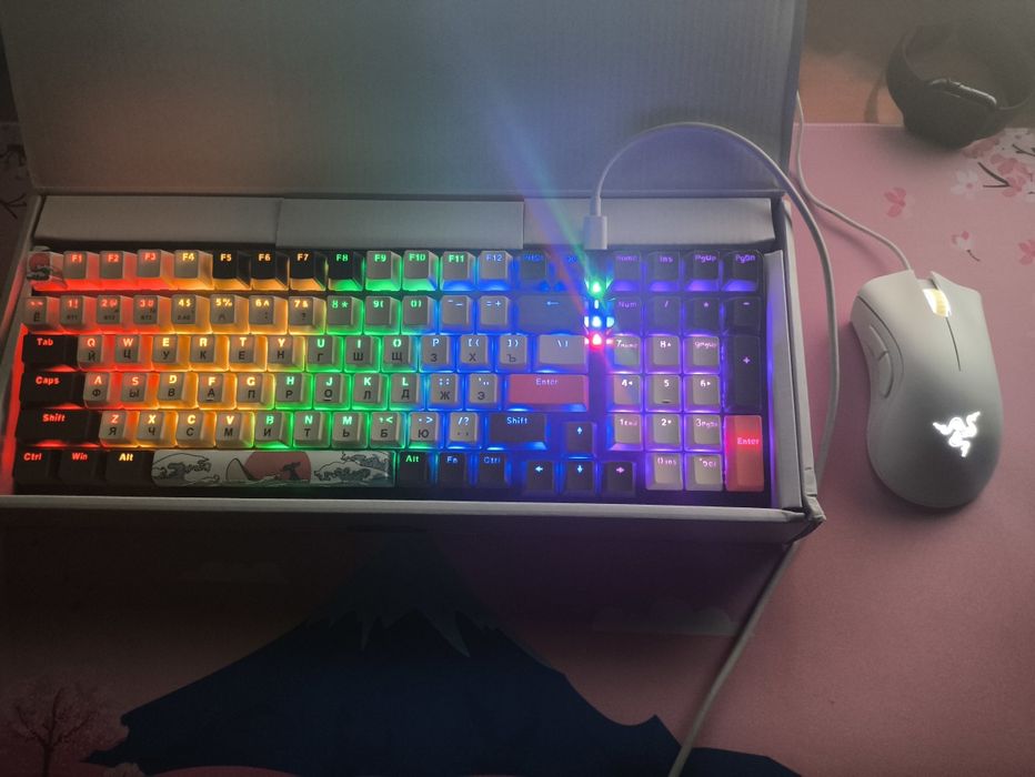 Игровой геймерской переферии для компьютера (клавиатура,мышь,наушники)