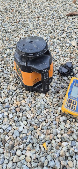 Vand nivela laser rotativa GeoFennel FL 245HV