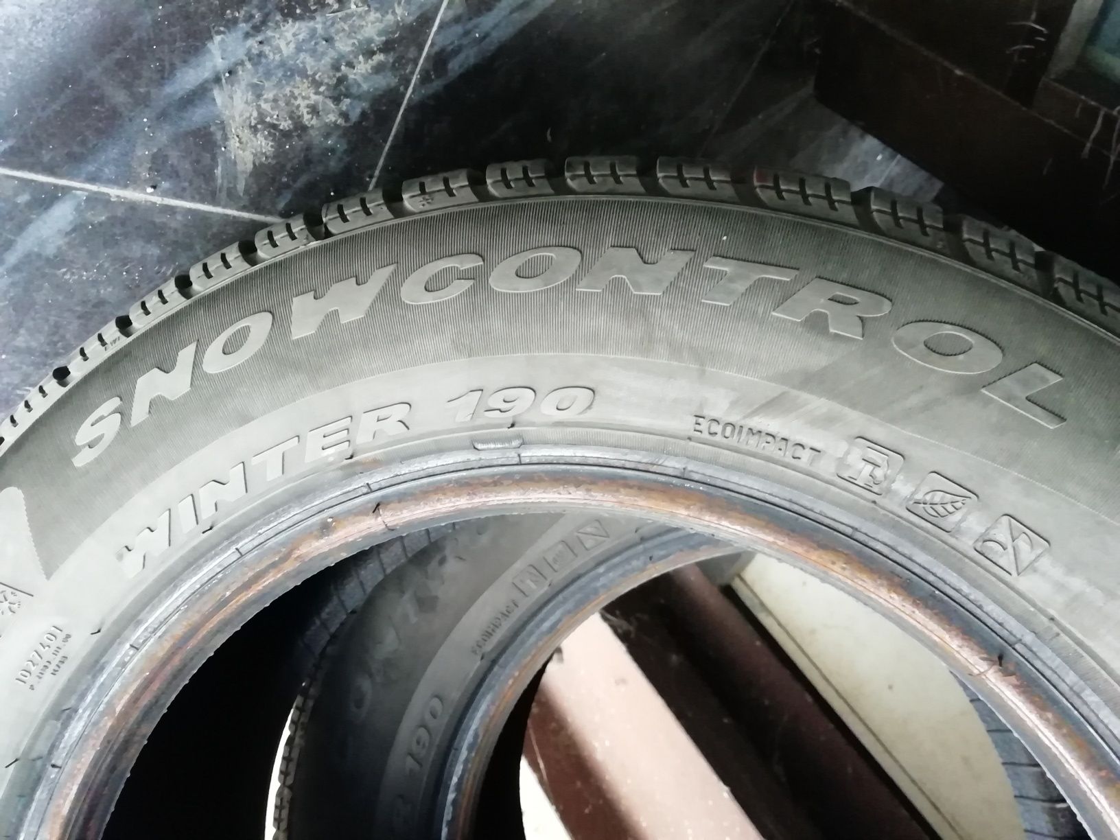 Продавам 4бр. зимни гуми 195/65R15 Pirelli Snowcontrol