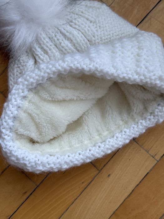 Зимна шапка с помпона