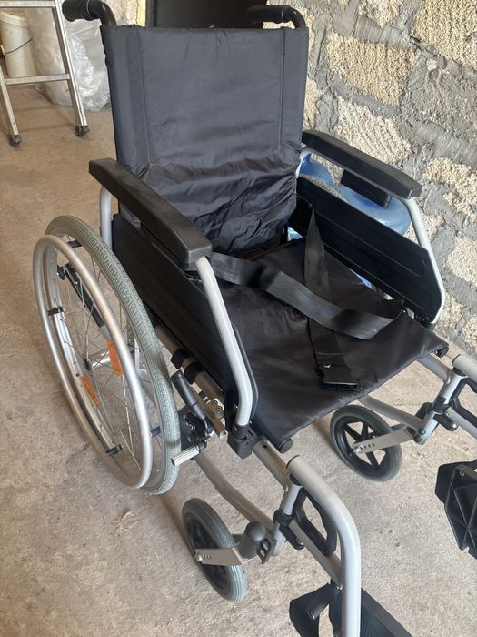 Продам ивалидную коляску