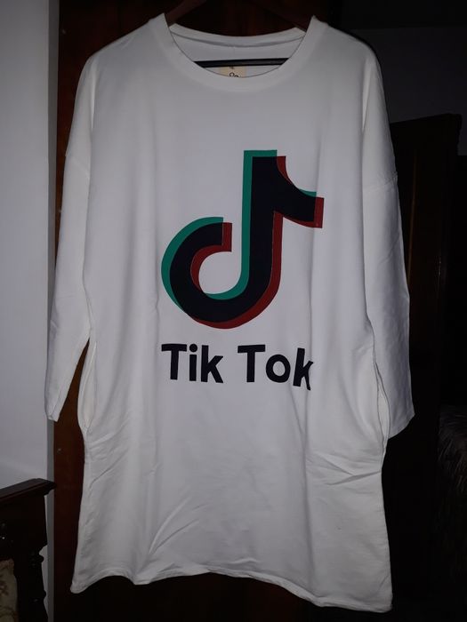 Tricou lung tik tok