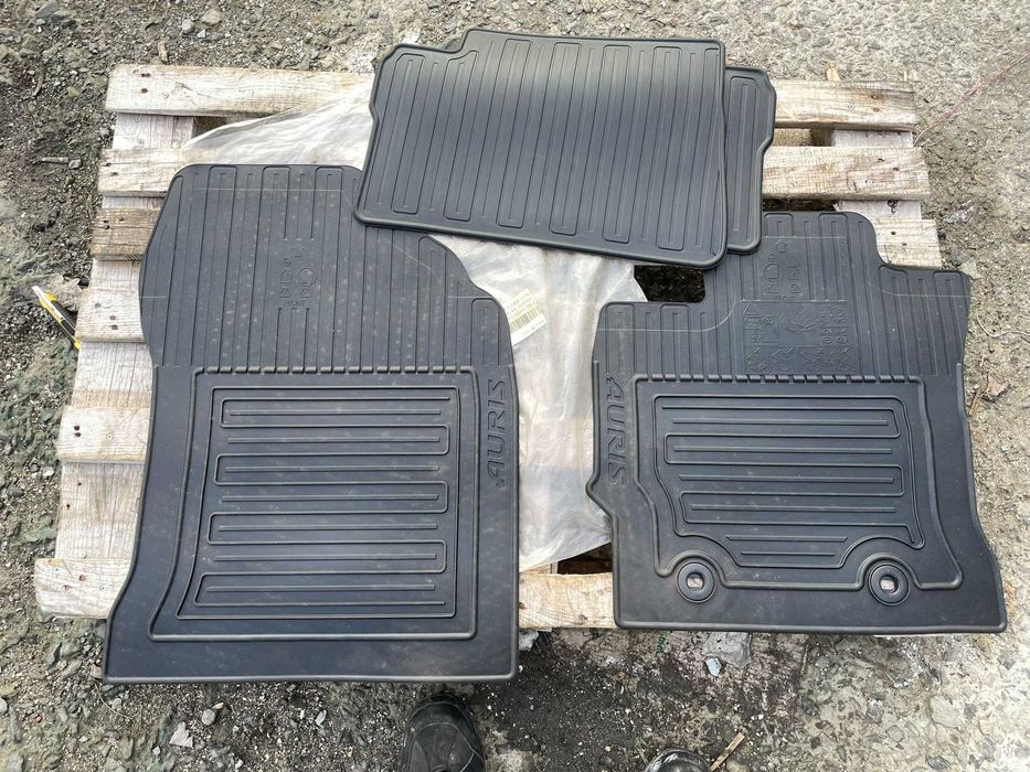 Гумени Стелки Toyota Auris PZ49L-E0353-Rj Оригинал