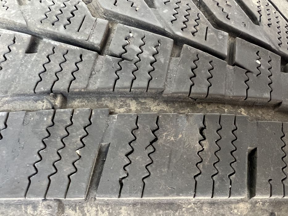 Vand 2 anvelope 265x35x20 Hankook iarna M+S