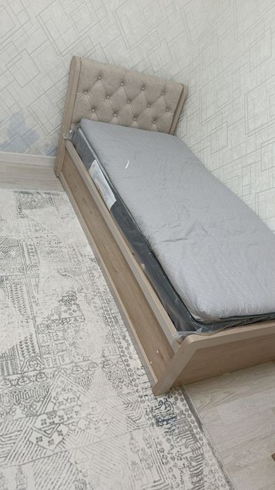 Kravat i shkaf sotiladi sroʻchniy