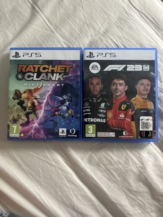 Ps5 с контролер,стойка,кабели и 2 игри