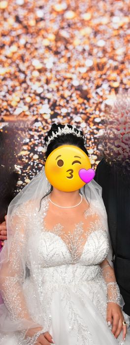 Vând rochie de mireasă cu voal