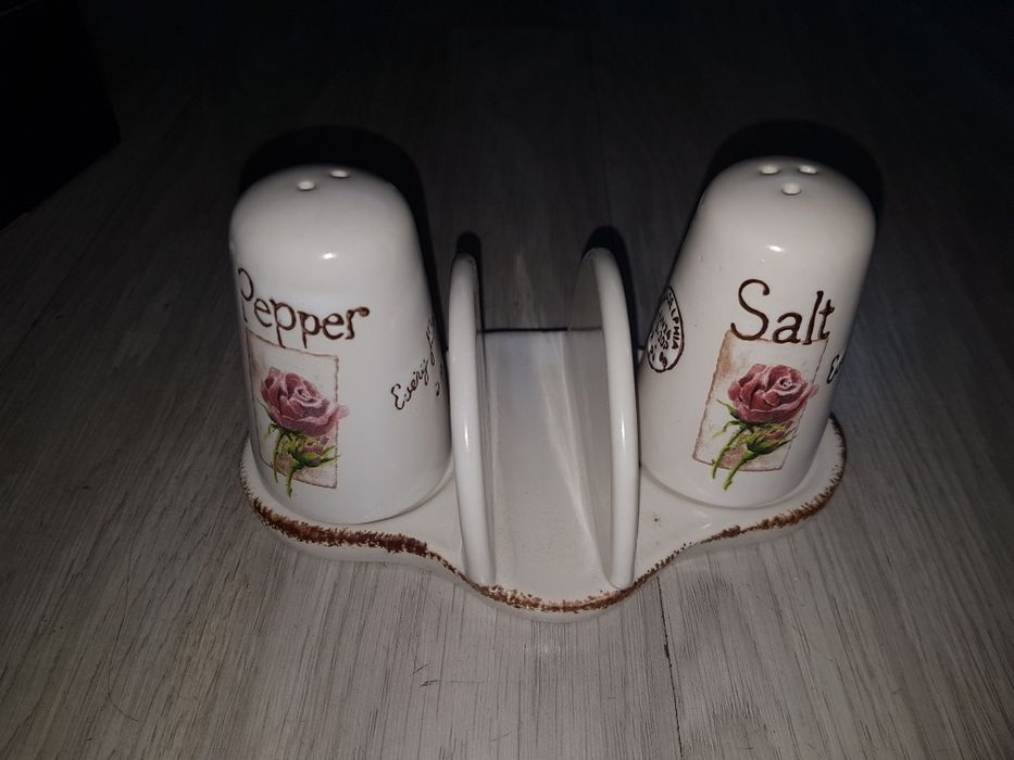 Нови чаши в кутия