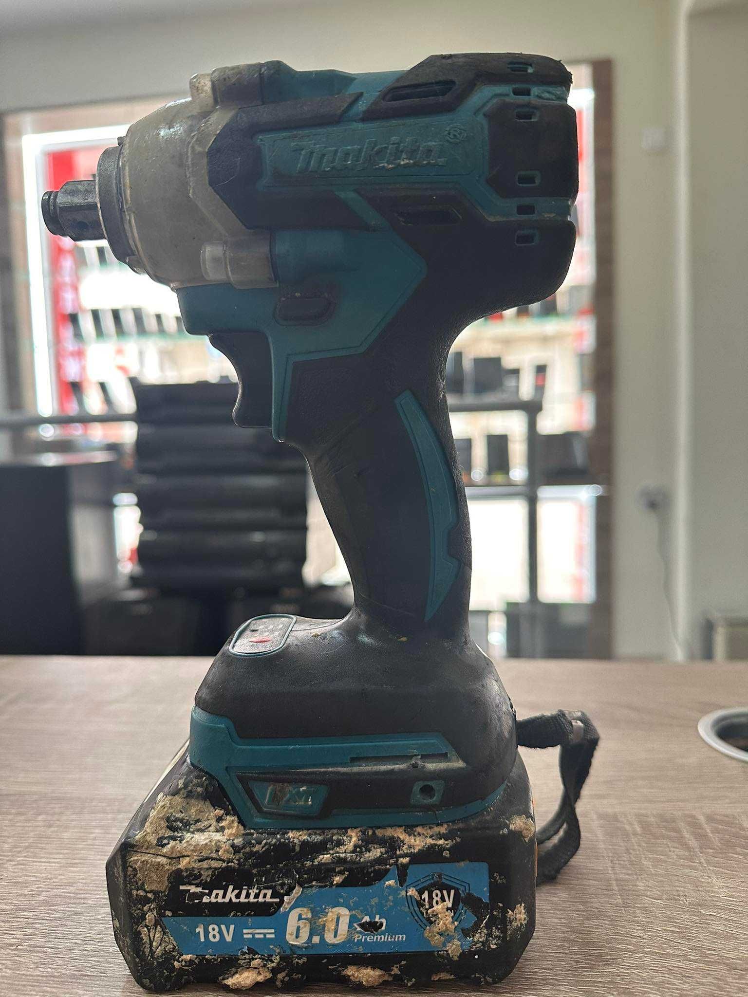 Продавам Makita гайковерт със батерия 18v 6.0ah