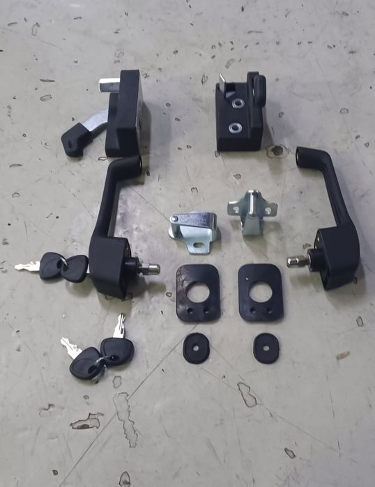 Set incuietori universale portiera cabina tractor,  combina și altele