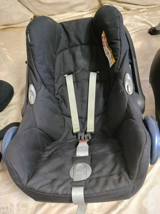 Scoica de bebeluș pt masina+suport și perna Maxi Cosi