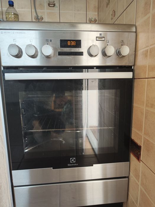 Aragaz electric inductie electrolux