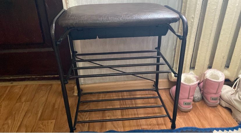 Обувница в отличном состоянии, железная