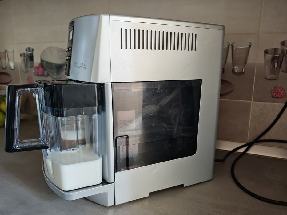 Espressor / Expresor / Aparat de cafea Delonghi Magnifica Cappuccino