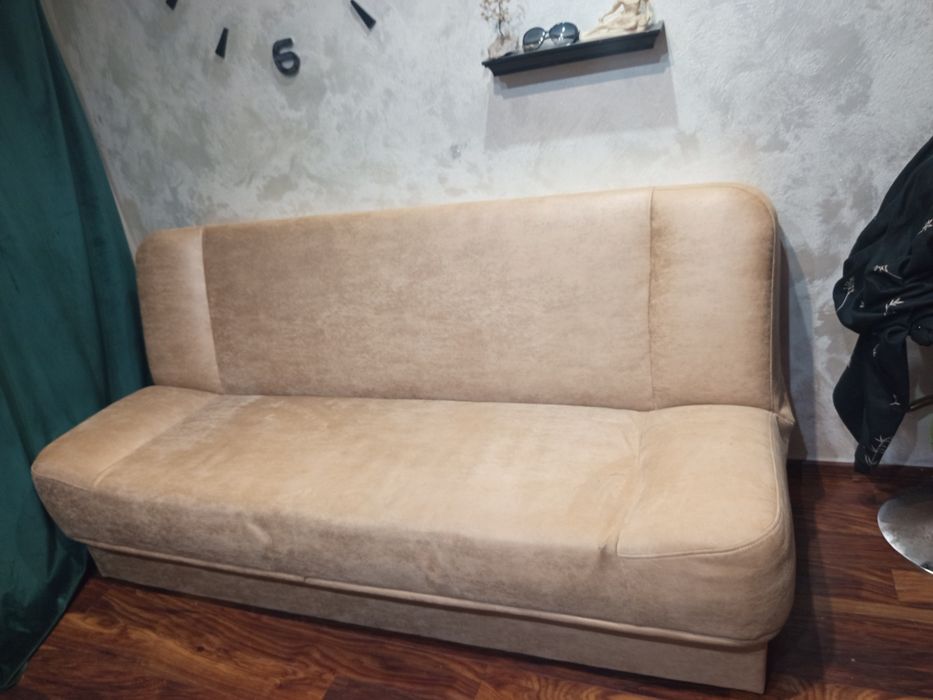 Диван на месец и половина