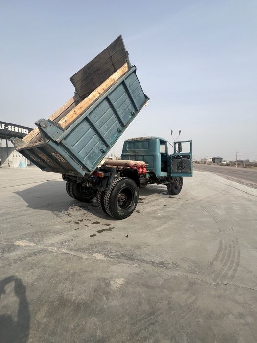 Зил сотилади яхши холата.