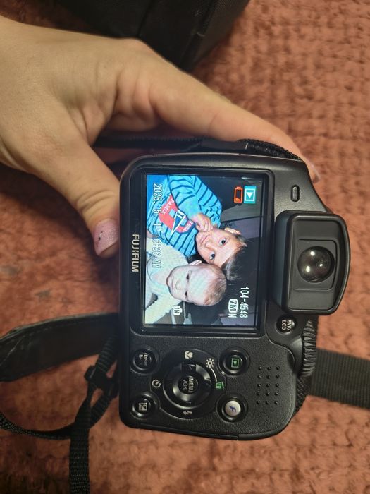 Vând aparat foto  Fuji film