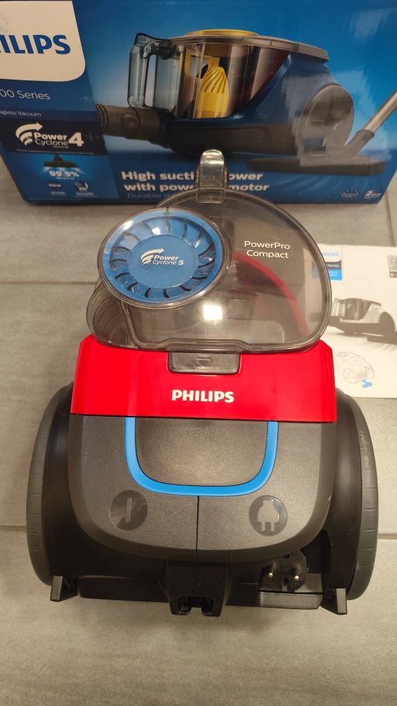 PHILIPS PowerPro Compact / Прахосмукачка / 900W