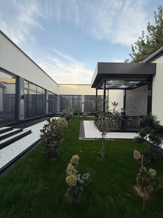 Продается шикарный дом 5 соток с бассейном и сауной