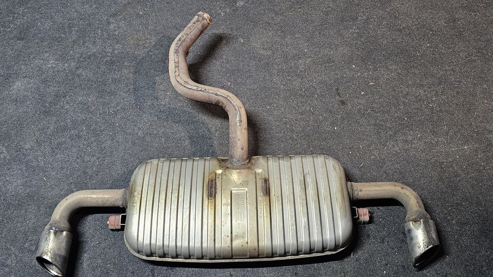 Toba finala originala Audi TT 8J 3.2 V6 

Stare buna
Se vinde exact cu