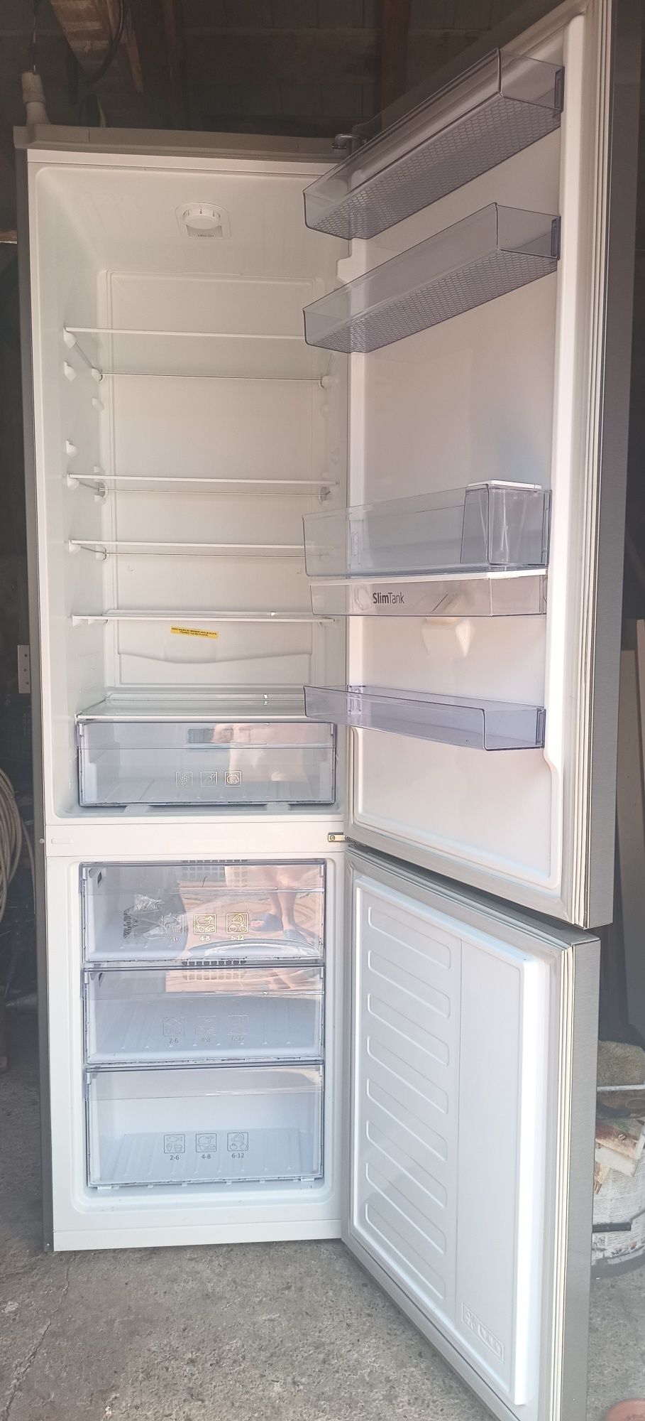 Vând Combină frigorifică Beko(defectă)