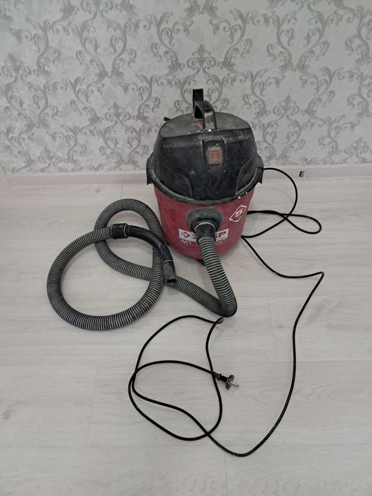 Продам строительный пылесос б/у