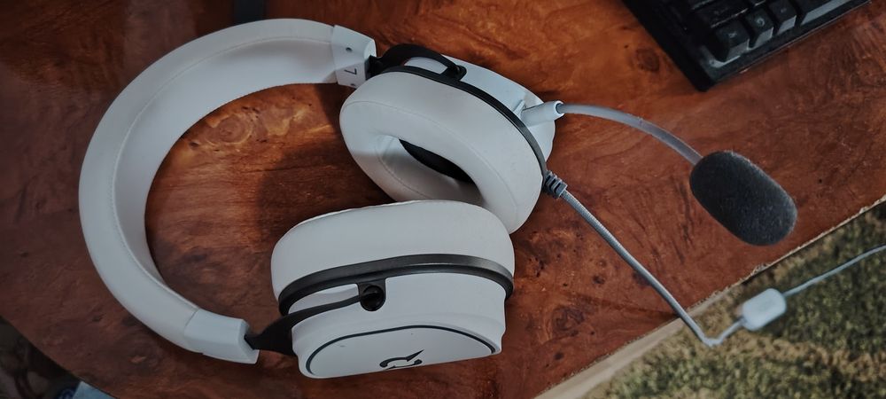 PS 5 Disk Edition + Căști AQIRYS CADOU
