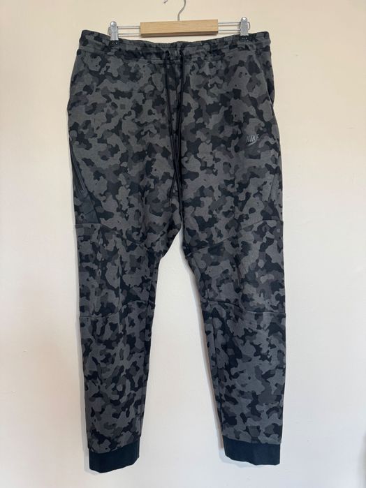 Nike Sportswear Tech Fleece Jogger Pants Camo.