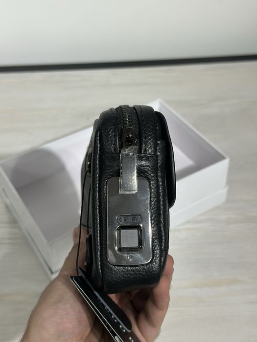 Барсетка  с замком по отпечатку пальца