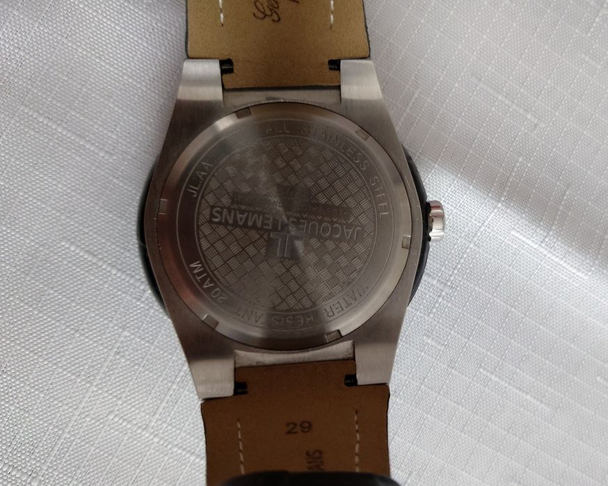 Продавам мъжки часовник Jacques Lemans