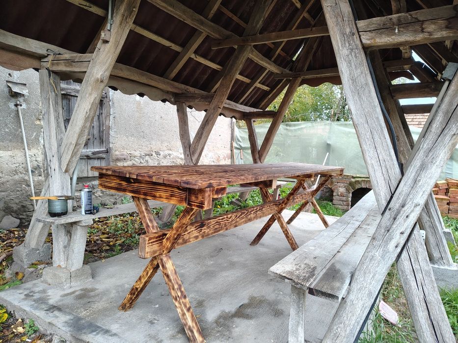 Masă de grădină din lemn masiv