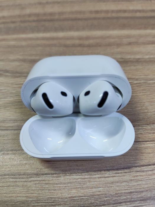 Air Pods 4, original, ochilgan, lekin ishlatilmagan.