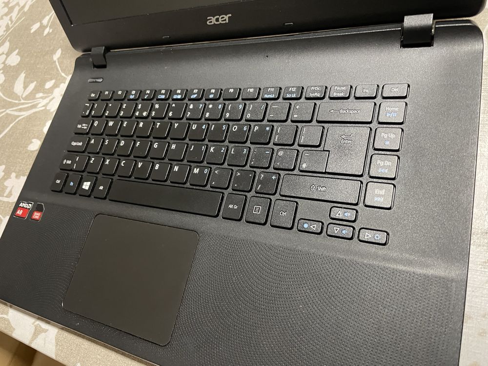 Vând laptop Acer Aspire ES1-521