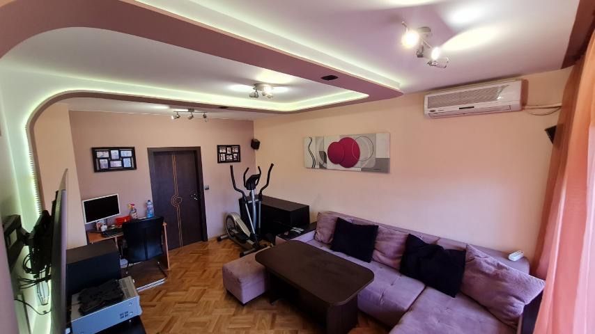 Продавам апратамент 100кв.м