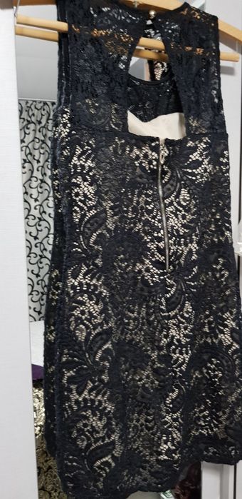 Vind rochii de ocazie urgent...